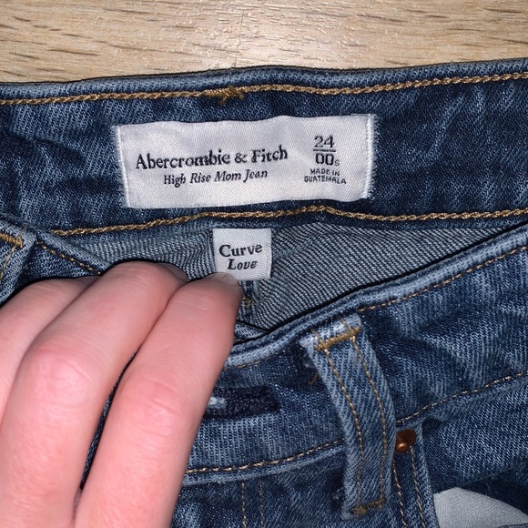 Abercrombie Curve Love Mom Jeans 24s - Picture 3 of 4